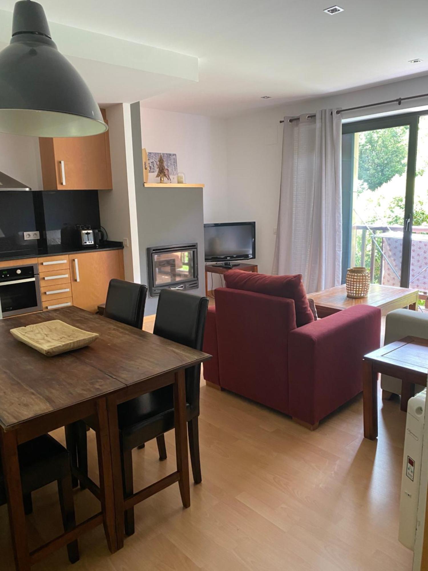 Apartament Hug Roger Valencia D'Aneu Екстериор снимка